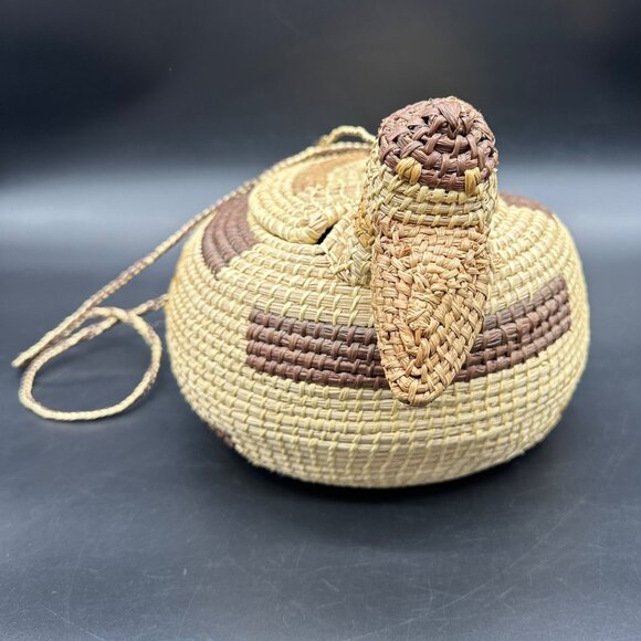 Vintage Duck Purse Woven Pine Needle Hanging Basket Krill Shoulder Bag Kitsch - Picture 3 of 10